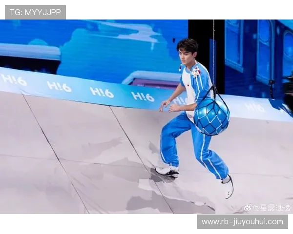 吴磊热爱足球挑战自我 全力投入训练展现运动天赋